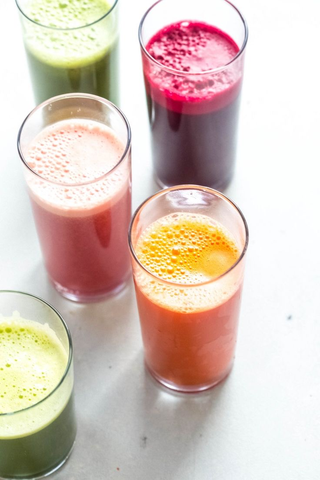 Frisch gepresste Säfte und Smoothies